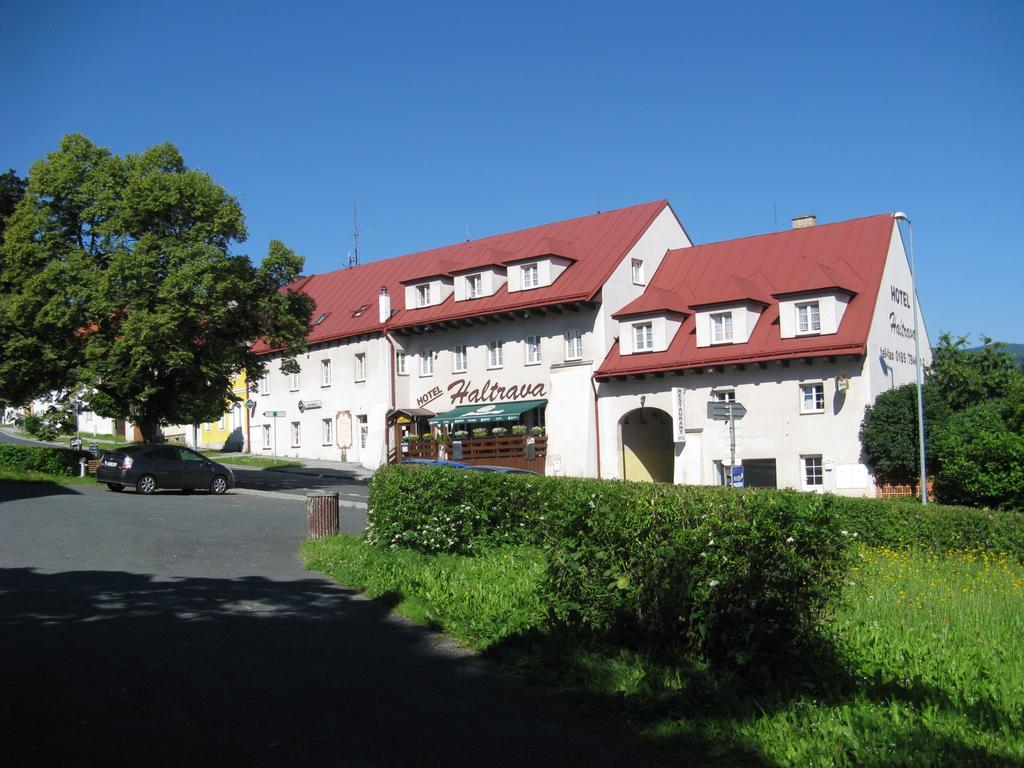 Hotel Haltrava Klenci pod Cerchovem Kültér fotó